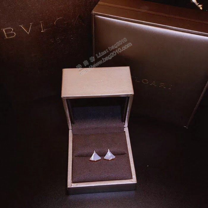 Bvlgari飾品 寶格麗diva系列 高端定制進口925純銀白母貝扇形裙子耳釘 耳環  zgbq3183